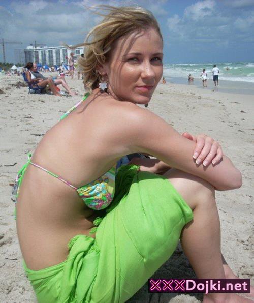 Mackenzie Star - Hot Babe In Bikini (2012/HD)